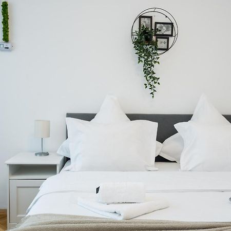 Aonia 2Bdr Apartment - P-Ta Romana View 布加勒斯特 外观 照片