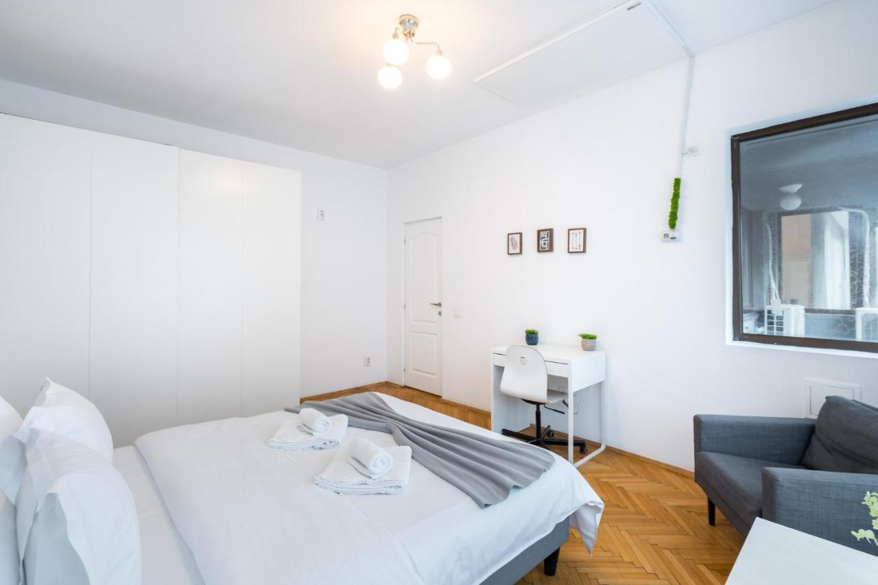Aonia 2Bdr Apartment - P-Ta Romana View 布加勒斯特 外观 照片