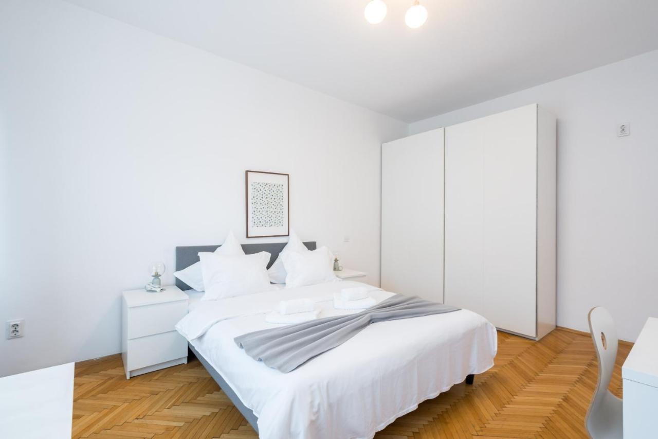 Aonia 2Bdr Apartment - P-Ta Romana View 布加勒斯特 外观 照片