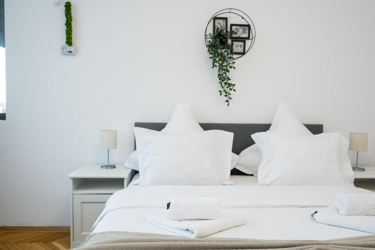 Aonia 2Bdr Apartment - P-Ta Romana View 布加勒斯特 外观 照片