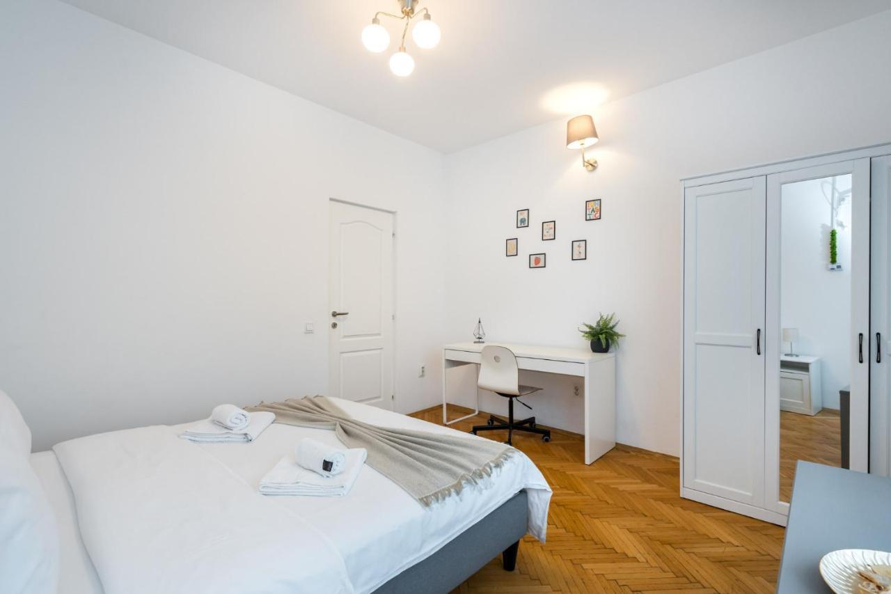Aonia 2Bdr Apartment - P-Ta Romana View 布加勒斯特 外观 照片