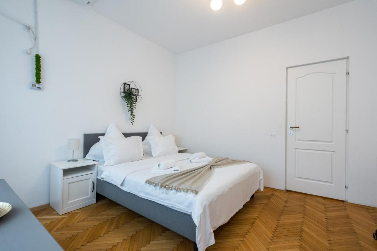 Aonia 2Bdr Apartment - P-Ta Romana View 布加勒斯特 外观 照片